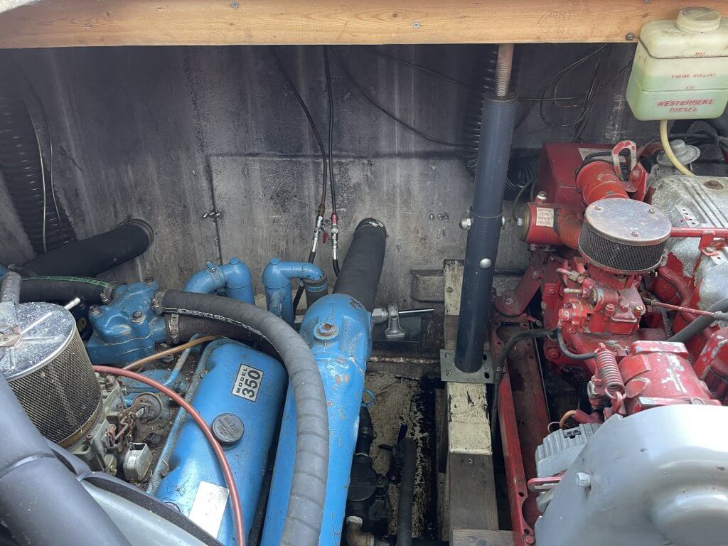 1985 Harbor Master Starboard Engine